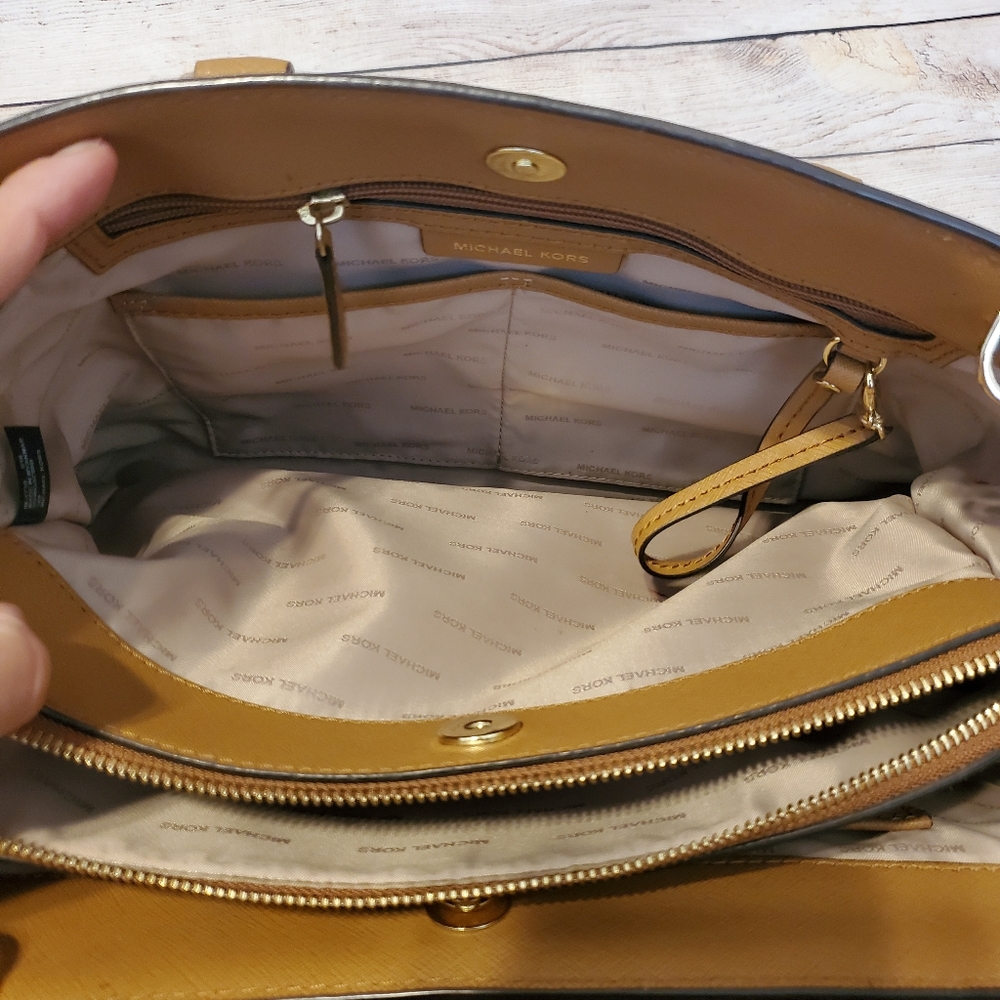 Michael Kors Signature Savannah Large Satchel - Picture 11 of 12